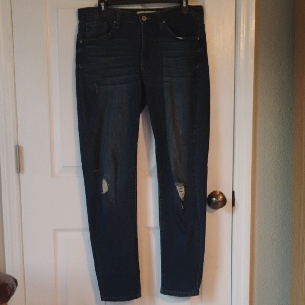 KanCan Women's Straight Leg Skinny Jean Size 13/30
